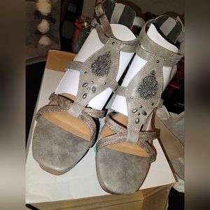 Brand new Maurices Heather embellished wedge